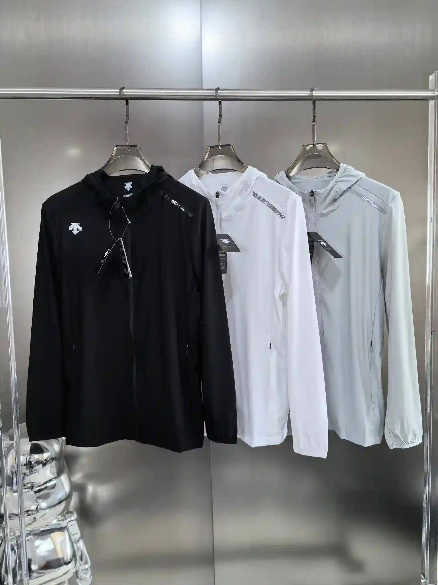 Descent 迪桑特春夏高端天丝连帽皮肤衣外套 黑色 白色 灰色 M-3XL